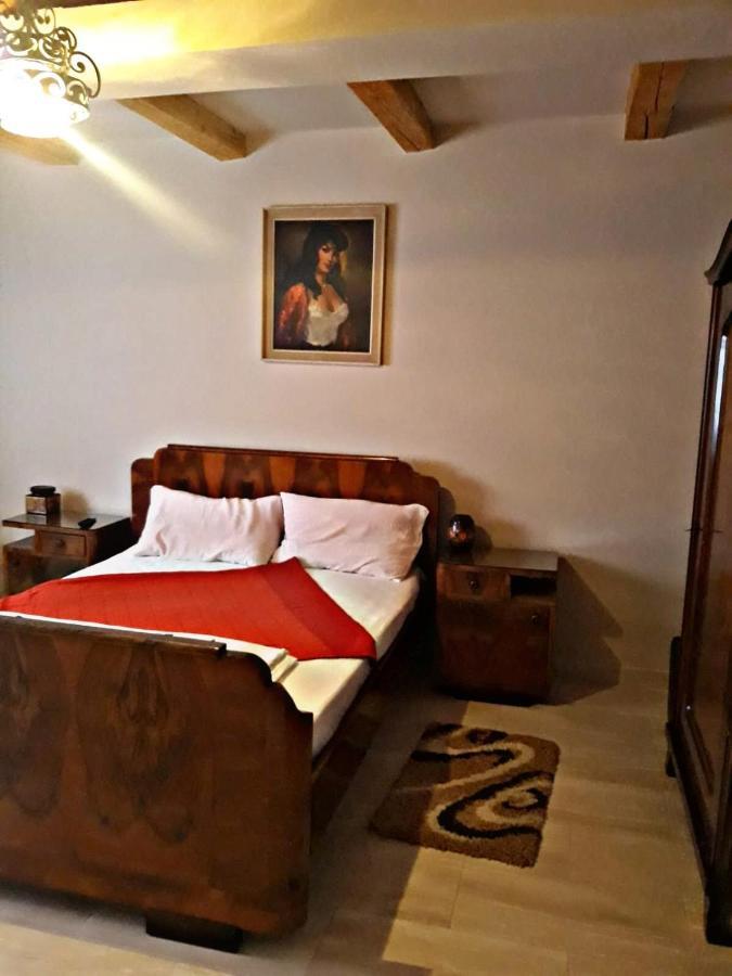 Ferienwohnung La Curtea Veche Lapus Exterior foto